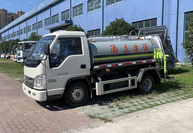 江鈴小型綠化噴灑車